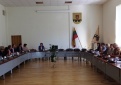 Kupiškio ir Pakruojo rajonų savivaldybių Narkotikų kontrolės komisijų nariai sėdo prie diskusijų stalo