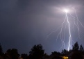 Kai dangų skrodžia žaibai